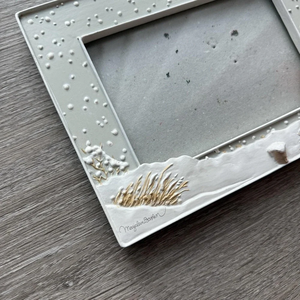 Hallmark Nature's Sketchbook Robin Bird Winter Photo Picture Frame 4x6 Resin Art